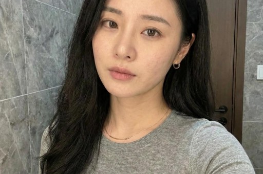 斗鱼女主播忘关摄像头私密画面流出！虚假人设彻底翻车
