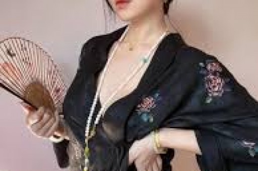 韩安冉恋情再掀波澜：现男友为景区演员曾参加与宋浩然婚礼称已思考分手对策